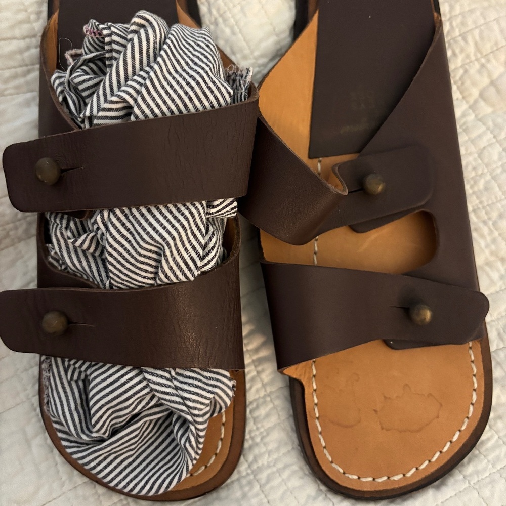 New Rare vintage never worn Robert Clergerie brown leather sandals